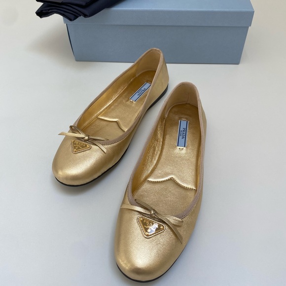 Prada Triangle-Logo Ballet Flats in Platine Gold sz 37.5 New in Box - Picture 7 of 9